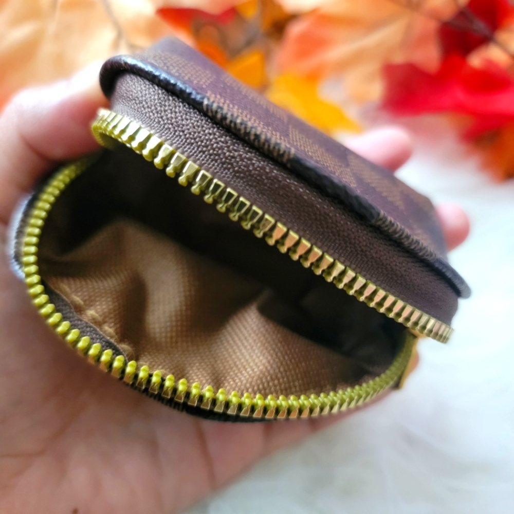 Last One! Checkered Brown Coin Pouch Purse - Picture 3 of 3